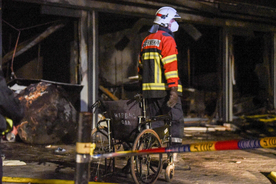Coronavirus: catorce muertos en el incendio de un hospital en Macedonia (Fuente: AFP)