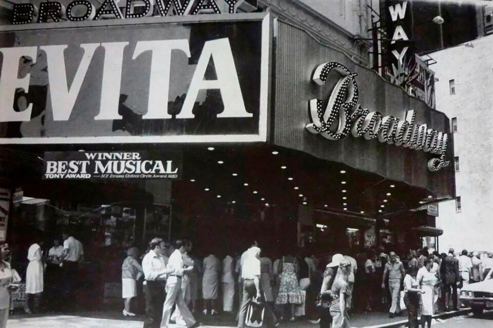 En 1979 se estrena en Broadway Evita, el musical compuesto por Andrew Lloyd-Weber, con letra de Tim Rice.