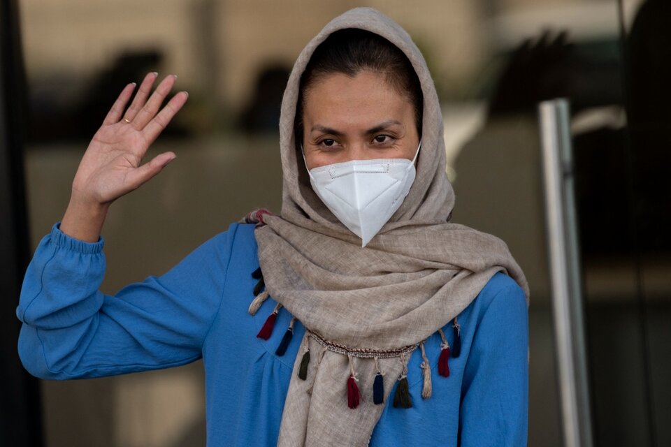  Zainab Momeny, refugiada afgana, pisó suelo chileno. (Fuente: AFP)