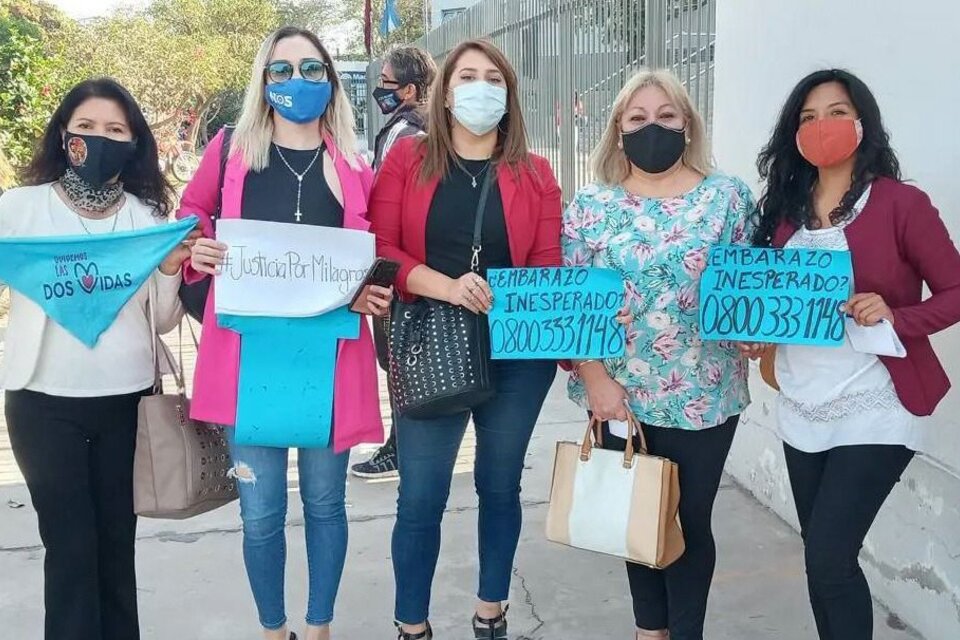 Subelza (segunda de la derecha) en manifestación en la Ciudad Judicial. 