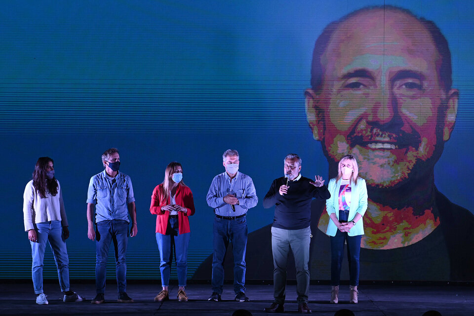 1) La fórmula ganadora del PJ tenía el apoyo de Perotti. 2) Losada le ganó al radical Pullaro (crédito Andrés Macera) (Fuente: Sebastián Granata)
