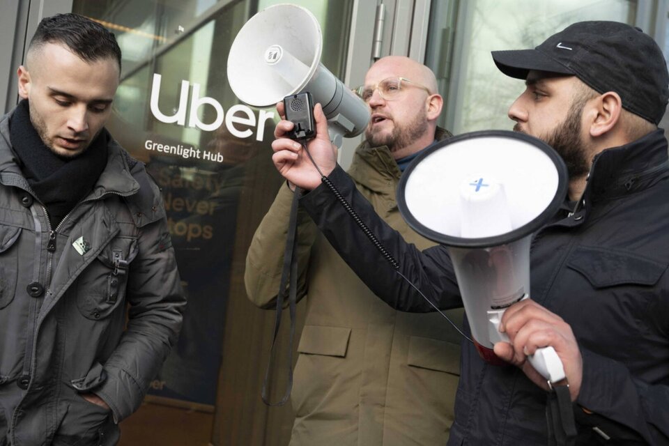 Los choferes holandeses de Uber consiguieron que las Justicia los reconozca como empleados de la empresa. (Fuente: EFE)
