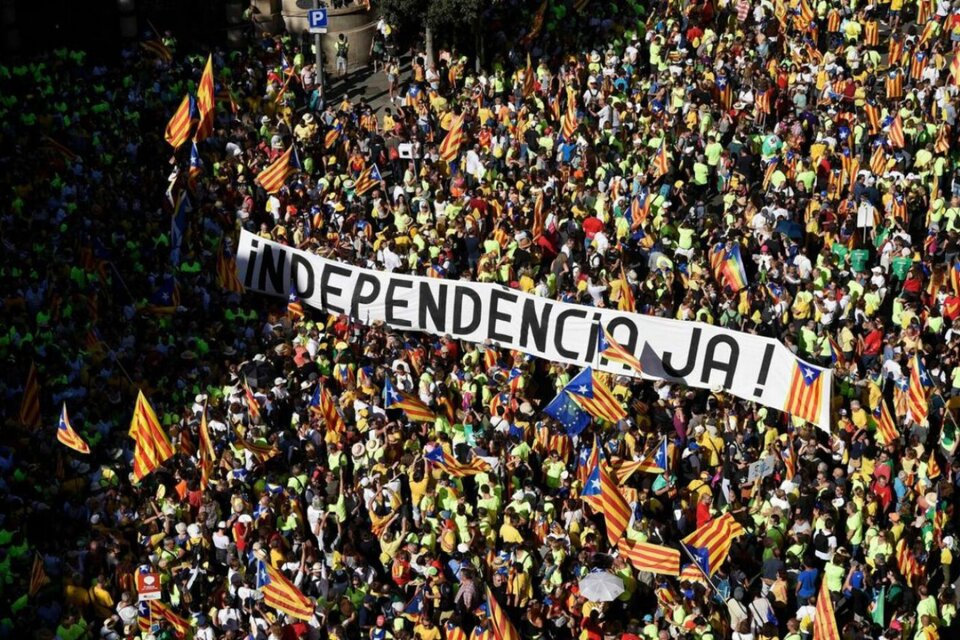 En 2017 se realiza el controvertido reférendum de independencia de Cataluña, convocado por el gobierno regional. (Fuente: AFP)