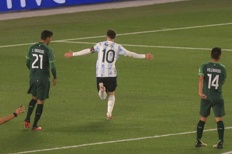Messi volverá a jugar en la cancha de River, como lo hizo ante Bolivia (Fuente: NA)