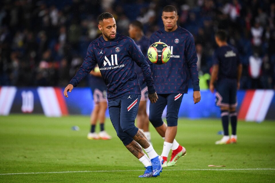 Neymar y Mbappé antes de un partido (Fuente: AFP)