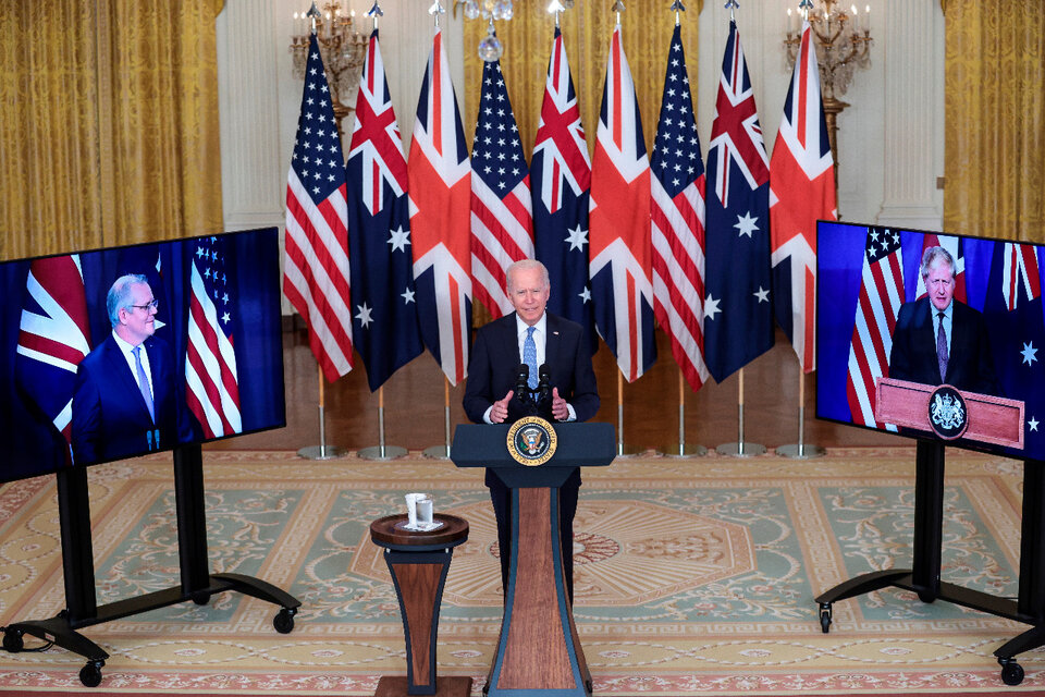 Biden anuncia la firma delpacto desde la Casa Blanca con la presencia virtual de Morrison y Johnson.  (Fuente: AFP)
