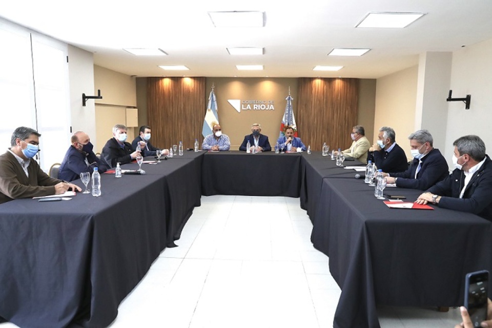La reunión se realiza en una de las residencias de la gobernación de La Rioja. (Fuente: Gentileza Víctor Bugge)