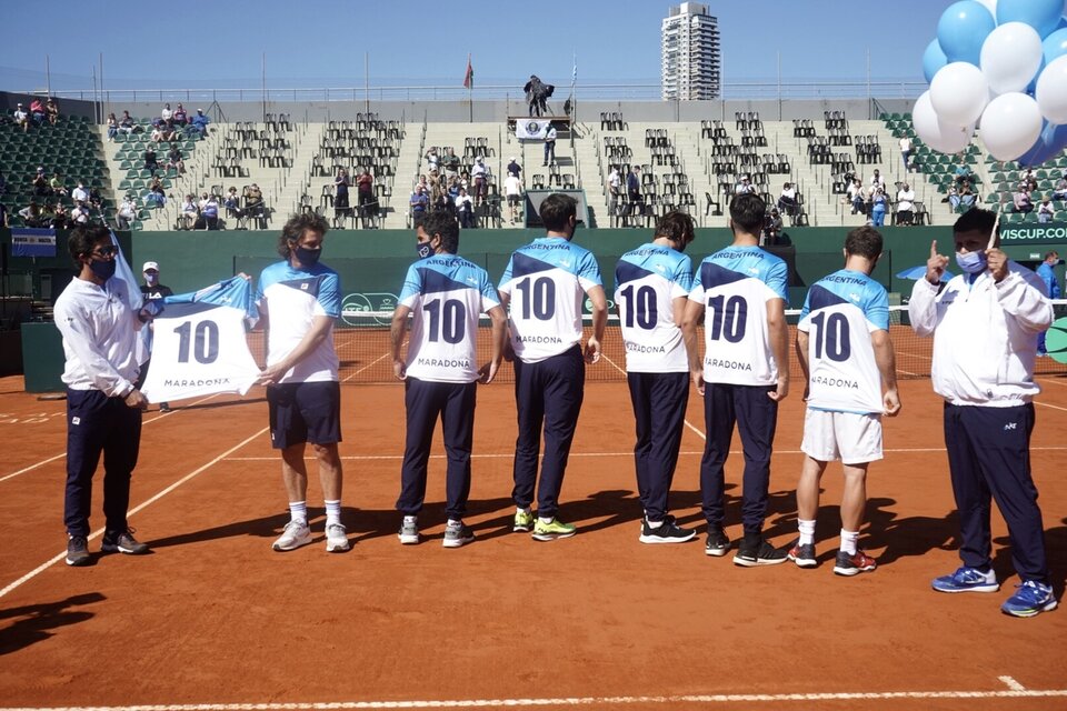 El equipo de Copa Davis rindió tributo a Diego Maradona (Fuente: Télam)