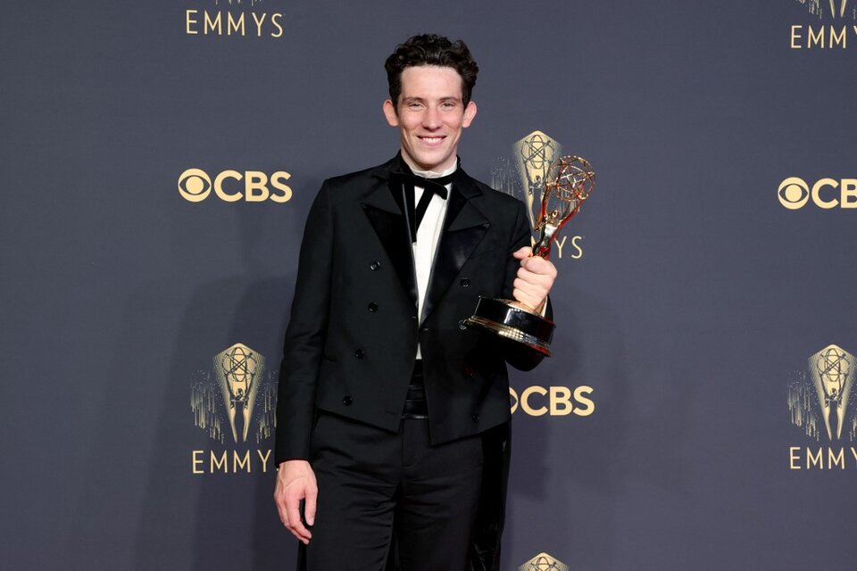 Josh O'Connor, ganó el Premio Emmy 2021 como mejor actor protagónico por The Crown.