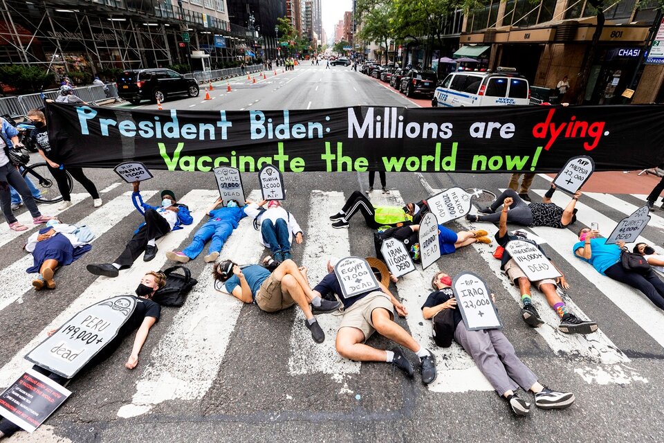 Protestas en Nueva York por la inequidad de las vacunas anticovid. (Fuente: EFE)