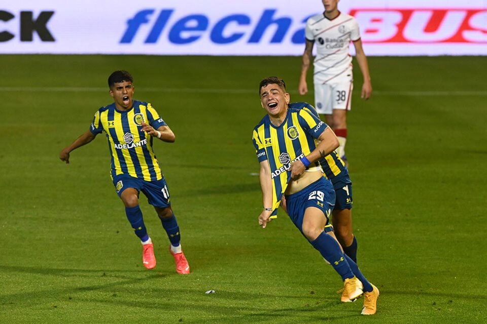 Martínez Dupuy festeja su gol que definió el partido sobre el final. (Fuente: Sebastián Granata)