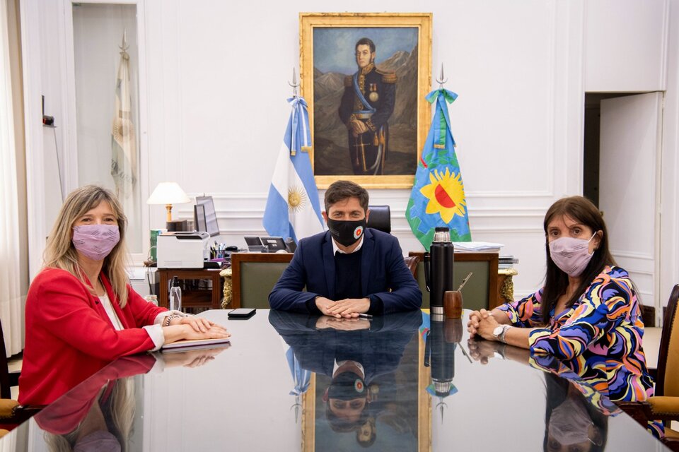 El gobernador de Buenos Aires, Axel Kicillof, mantuvo una reunión con la ministra de Gobierno, Teresa García, y con quien será su reemplazante, Cristina Álvarez Rodríguez.