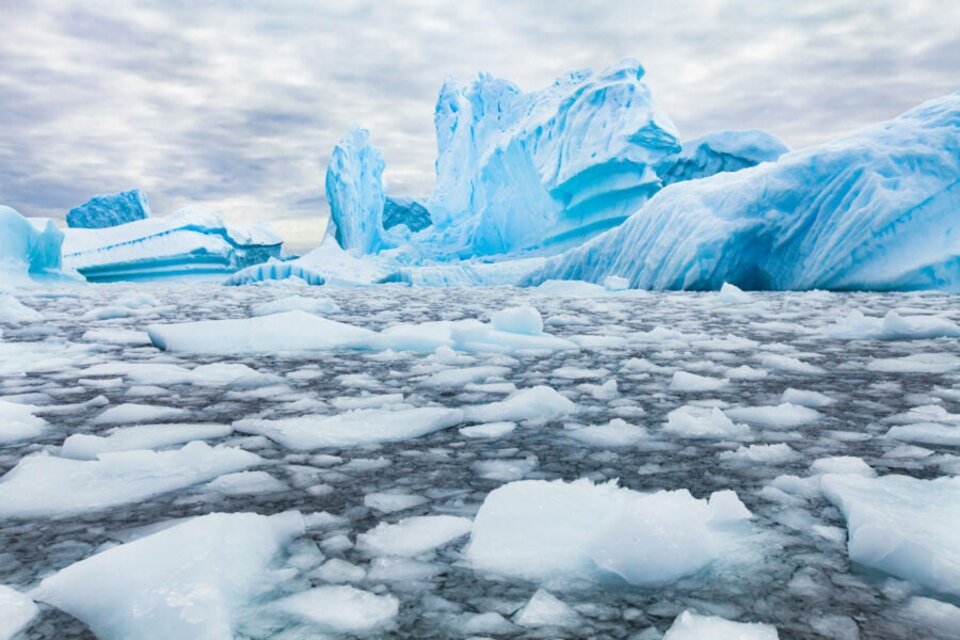 Según un estudio de Harvard, el derretimiento del hielo polar está cambiando la forma de la Tierra misma.