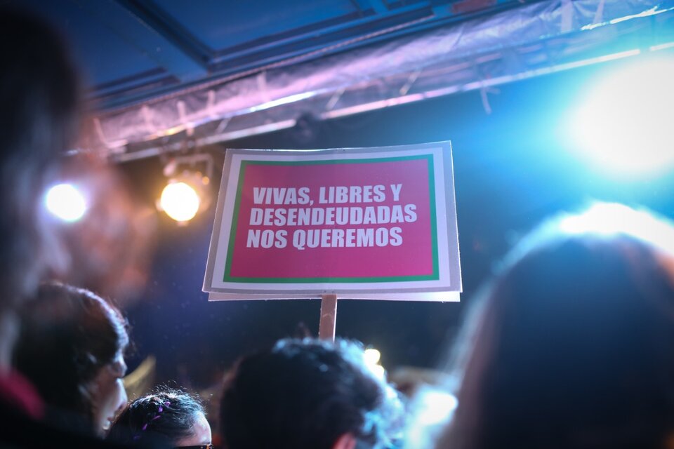 "Vivas, libres y desendeudadas", una de las consignas que se repite cada 8 de marzo. (Fuente: Jose Nico)