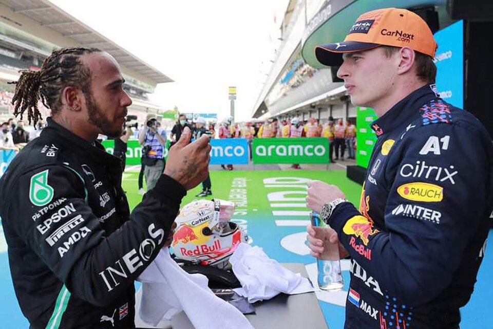 Hamilton le puso picante y Verstappen aceptó el juego (Fuente: AFP)