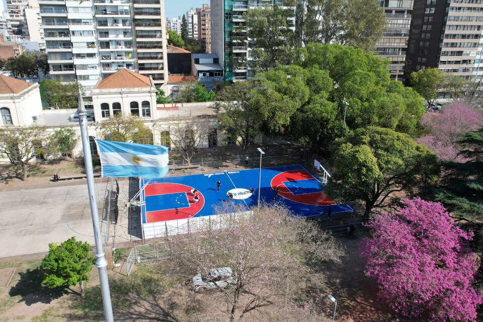Se renovó una cancha pública de Rosario.