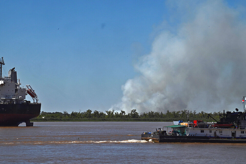 Las quemas perduraron en las islas frente al Gran Rosario.