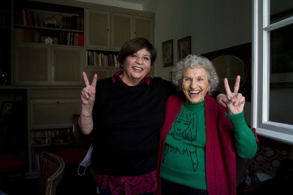 Graciela Lois y Lita Boitano, con las sonrisas intactas.  (Fuente: Bernardino Avila)