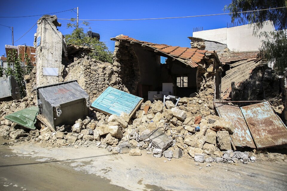 Un terremoto en la isla griega de Creta provocó múltiples daños y un hombre murió. (Fuente: AFP)