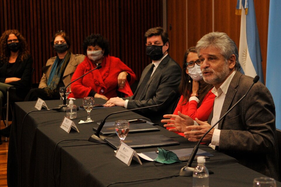 Daniel Filmus y Elizabeth Gómez Alcorta, en la presentación de la convocatoria. (Fuente: Sandra Cartasso)