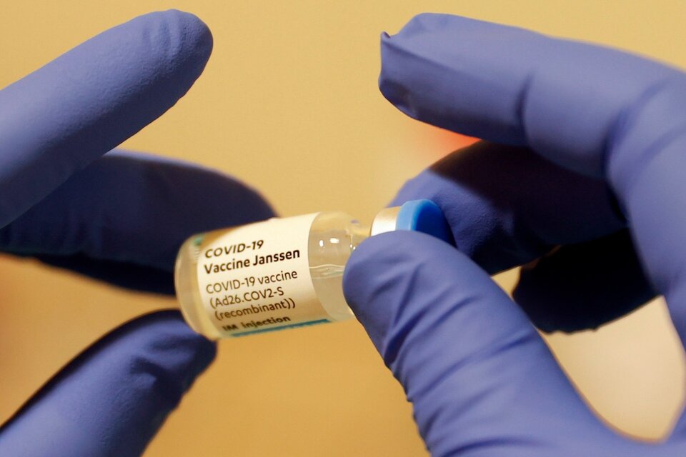 Coronavirus: detectan "un posible vínculo" entre trombos y la vacuna de Janssen (Fuente: EFE)