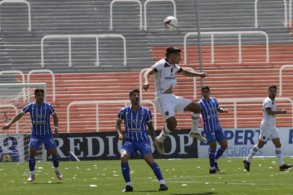 Los rosarinos ganaban cómodos, pero se les escapó el triunfo. (Fuente: Prensa Godoy Cruz)