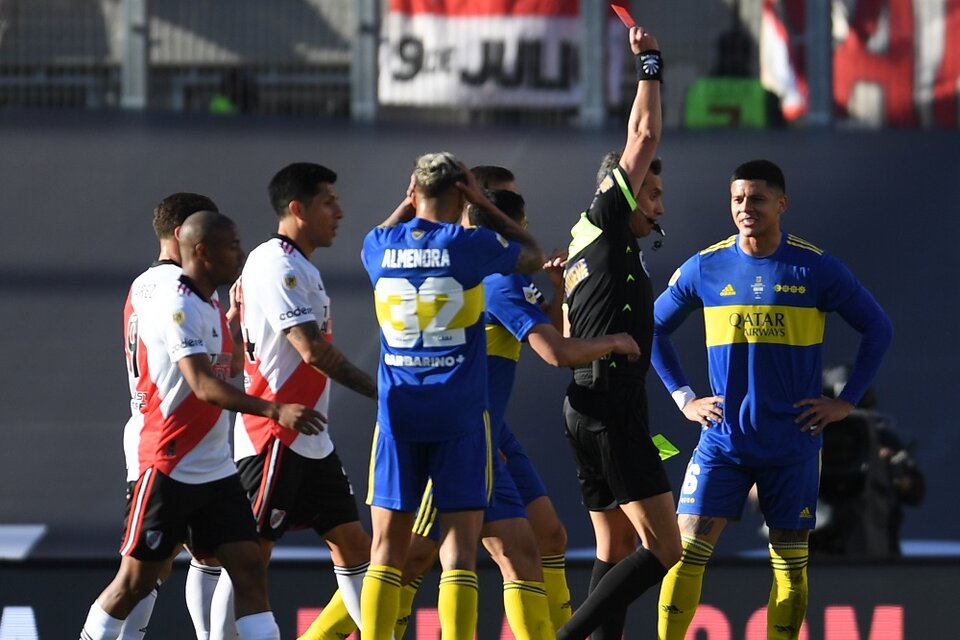 La expulsión de Rojo motivó las quejas de Boca contra el árbitro Rapallini (Fuente: Télam)