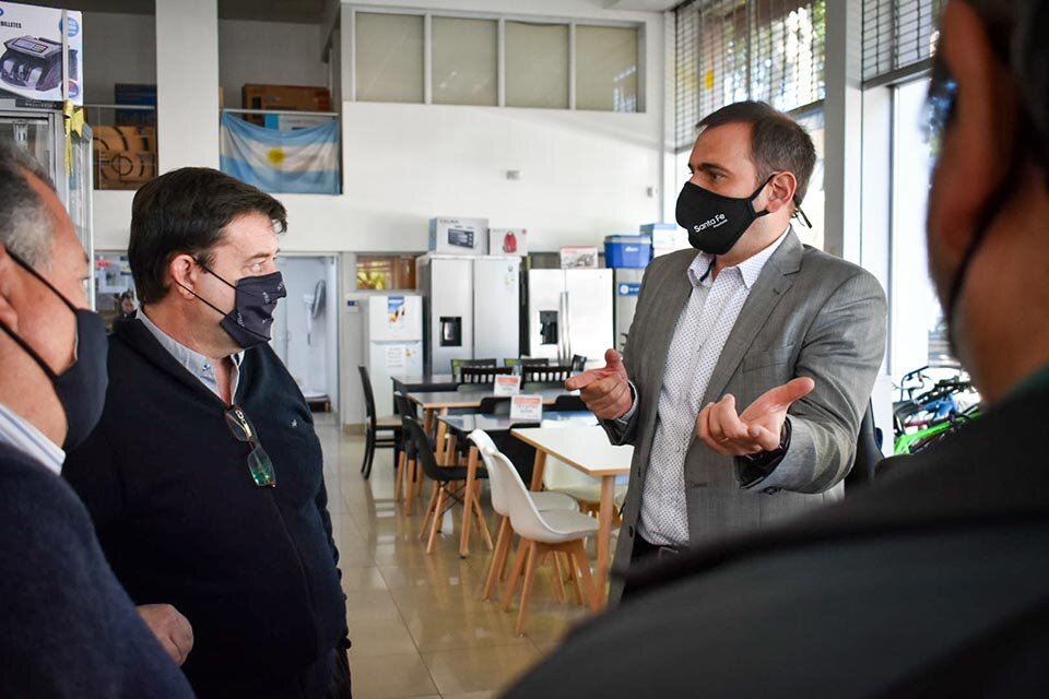 Aviano, secretario de Comercio Interior, con comerciantes de zona oeste.