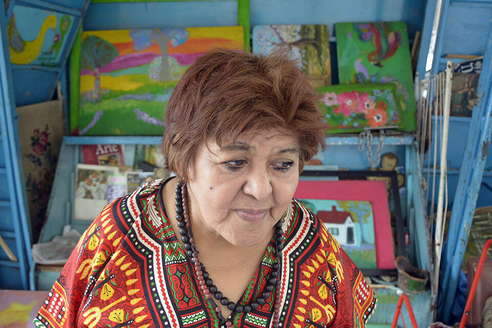 Marta Febré atiende un kiosco de revistas en Cerrito al 700.  (Fuente: Sebastián Vargas)