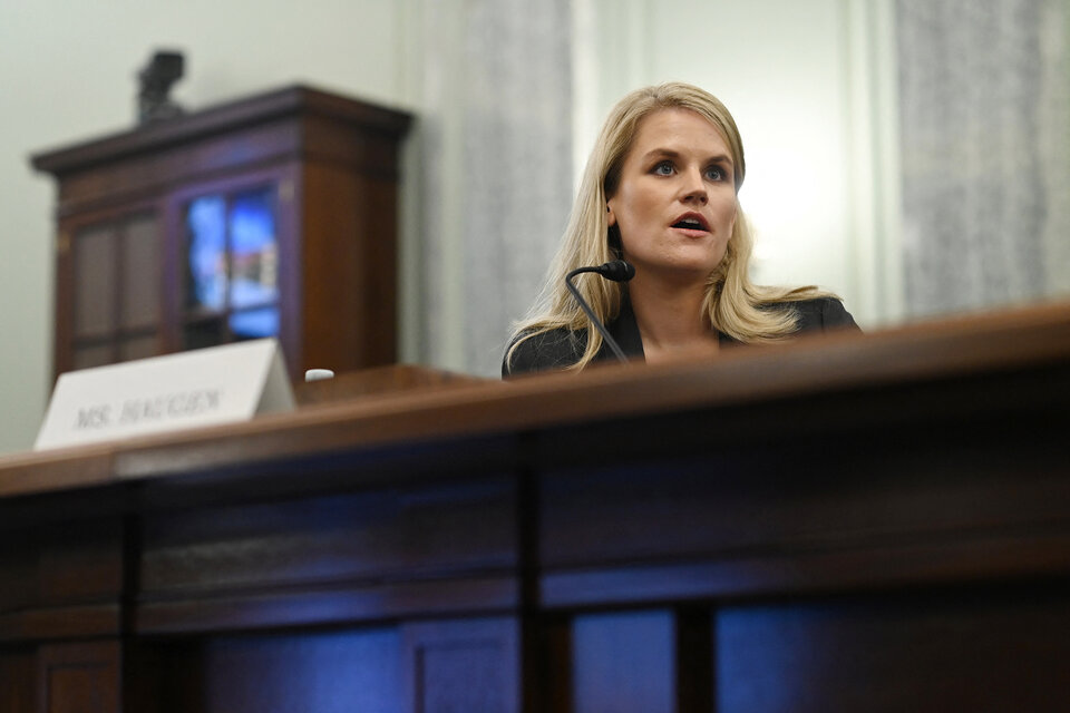 Haugen testifica ante el Senado estadounidense (Fuente: AFP)