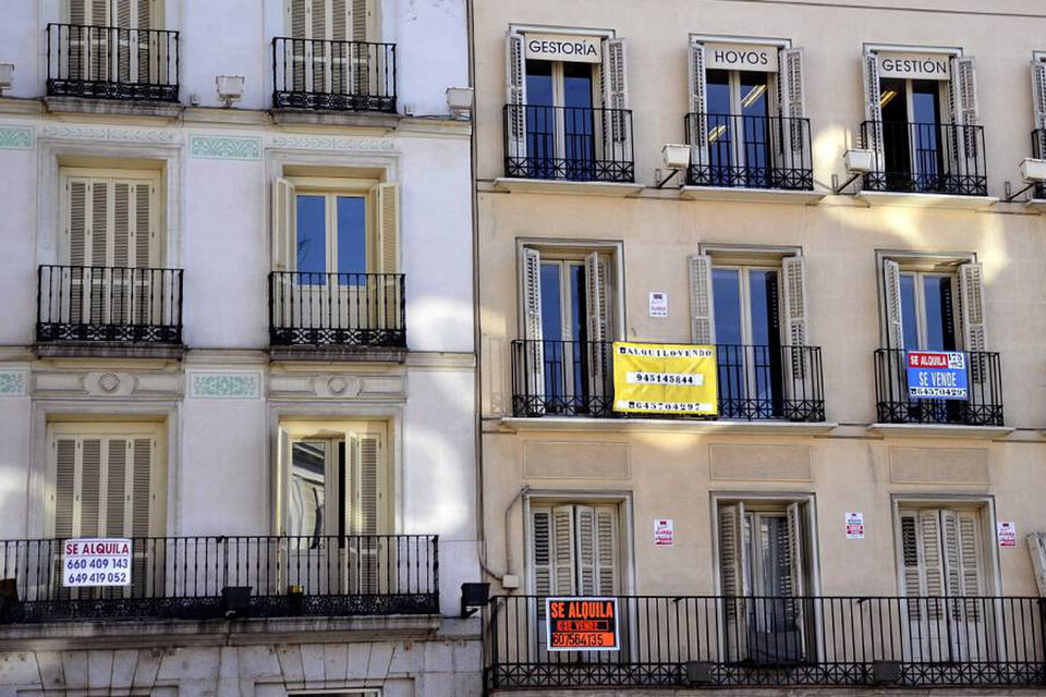 El gobierno de España presentó una ley de vivienda para regular los precios de los alquileres (Fuente: EFE)