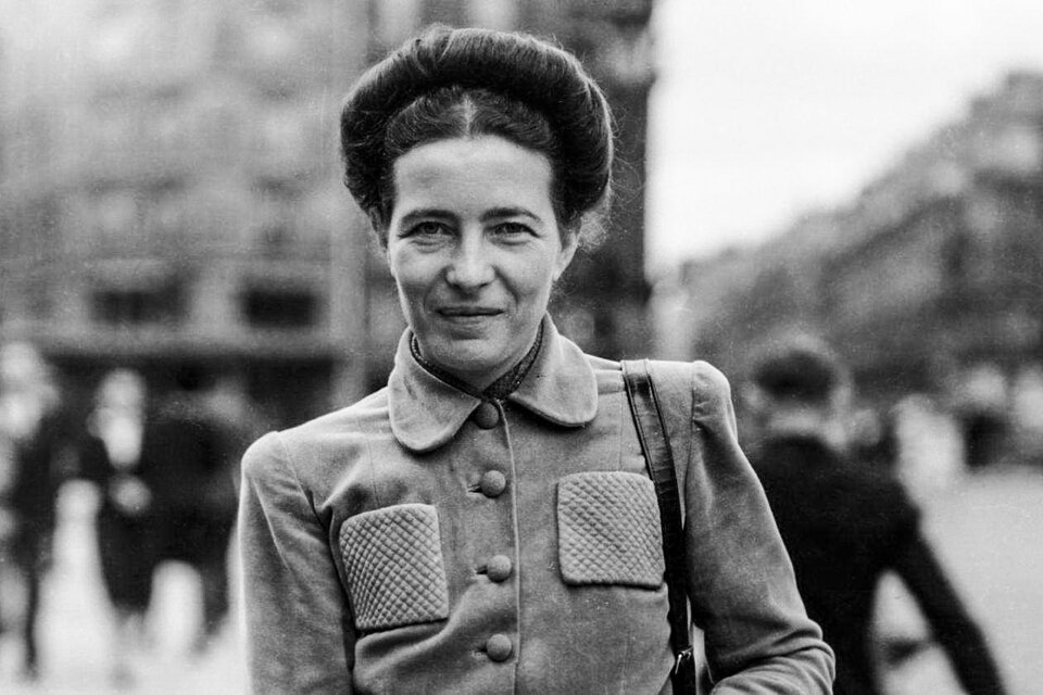 Simone de Beauvoir, con su peinado más recordado.