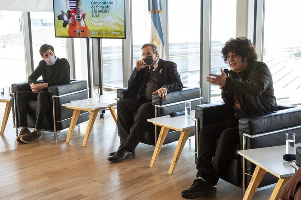 El secretario de Gestión Cultural Maximiliano Uceda, el ministro de Cultura de la Nación Tristán Bauer y el presidente del INAMU Diego Boris. El acto se desarrolló en el Centro Cultural Kirchner. 