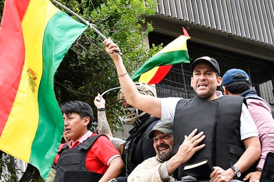 Bolivia arranca la semana con un paro opositor y una marcha oficialista 