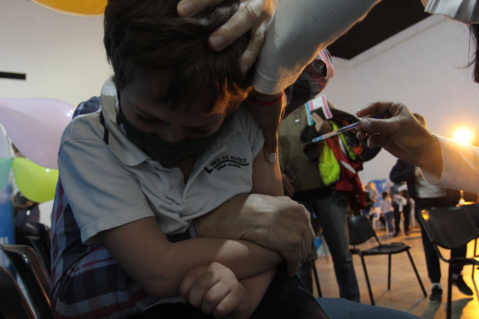 La semana pasada se distribuyeron 2.006.300 dosis para vacunar a los chicos. (Fuente: Bernardino Avila)