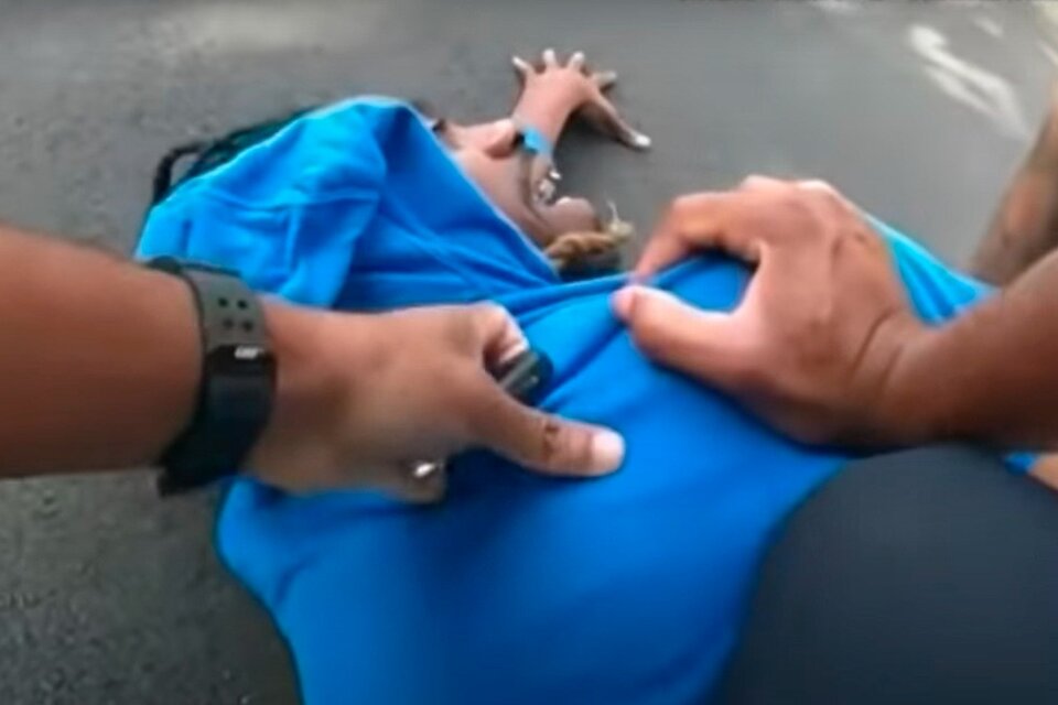 Investigan la brutal agresión policial contra un afroamericano parapléjico en Ohio (Fuente: Imagen Video)