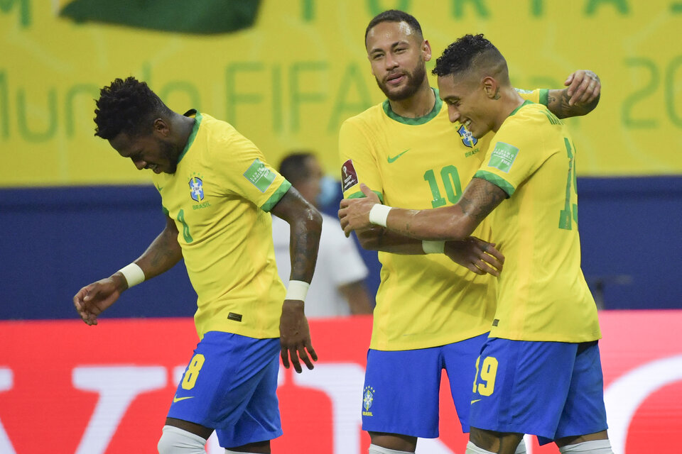 Fred, Neymar y Raphinha se divirtieron de lo lindo en Manaos (Fuente: AFP)