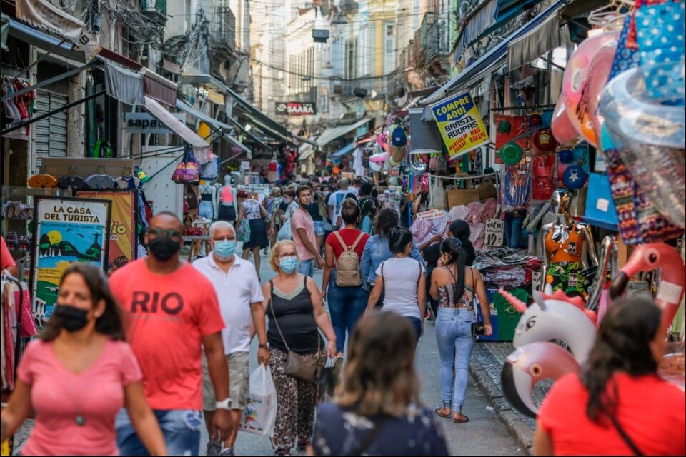 Río de Janeiro levantó las restricciones de aforo en la mayoría de los espacios cerrados. (Fuente: EFE)
