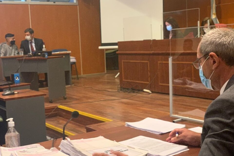 El fiscal Obeid mira a Teruel, que habla con su abogado