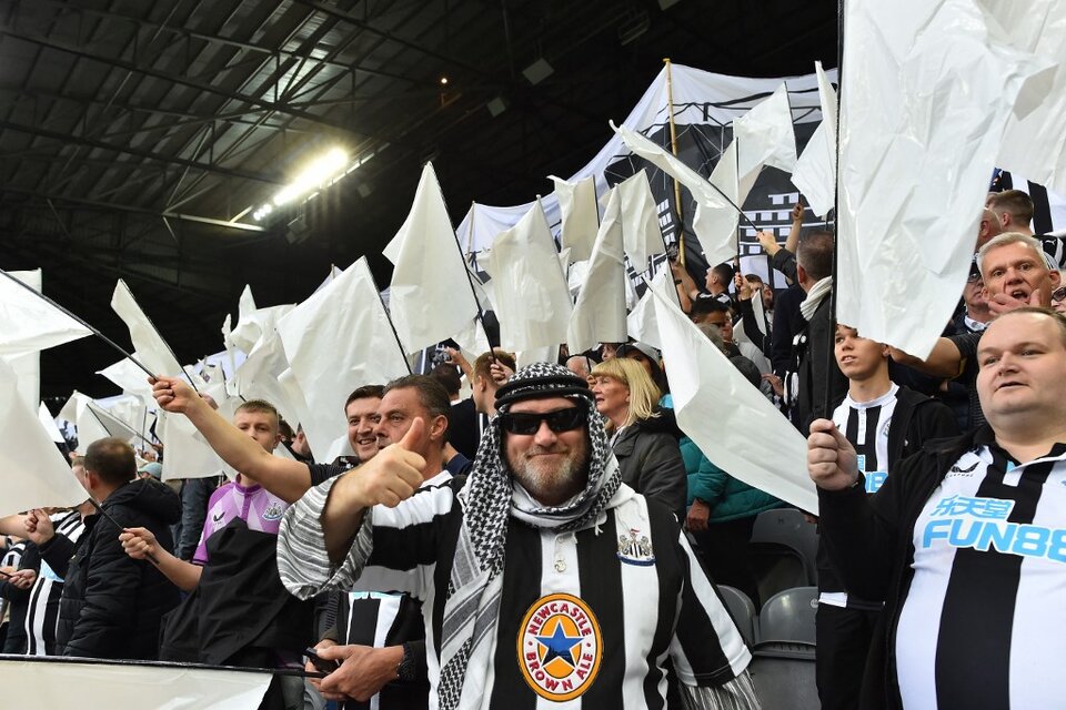 Los hinchas del Newcastle, entusiasmados con la llegada de los petrodólares (Fuente: AFP)