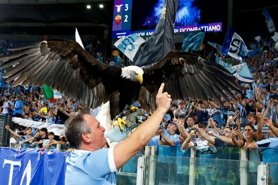 Bernabé y Olimpia, el águila símbolo de la Lazio (Fuente: AFP)