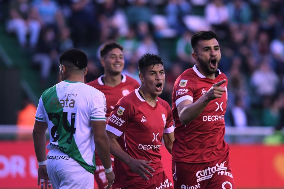 Enrique Triverio marcó el primer gol de Huracán a los dos minutos de juego (Fuente: Télam)
