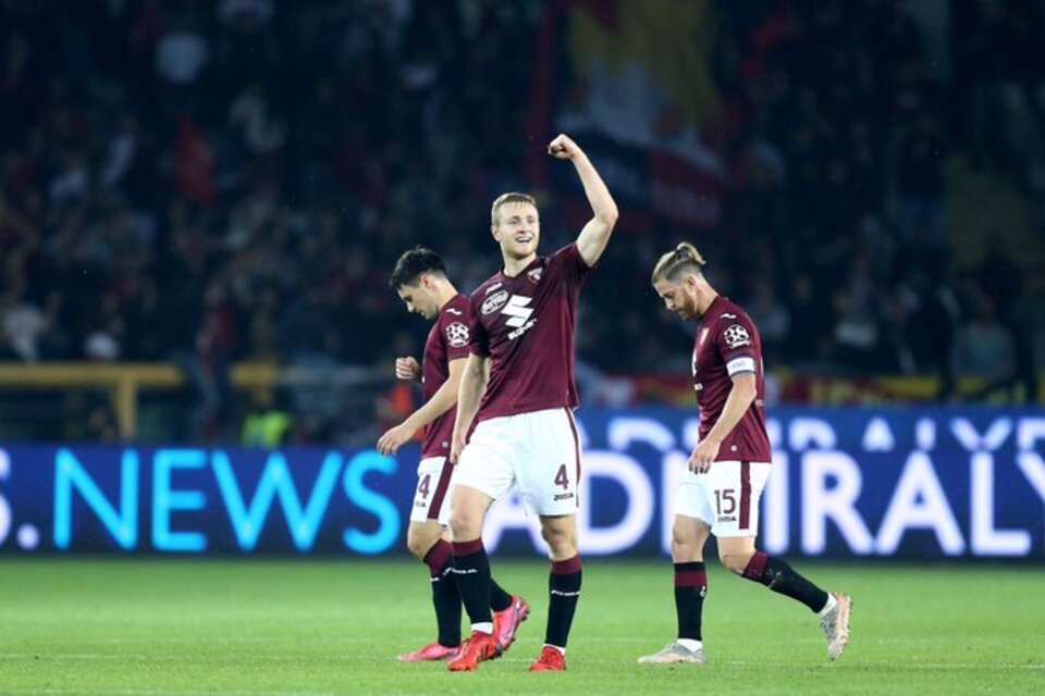 Pobega celebra su gol para Torino; detrás Ansaldi, que luego saldría lesionado (Fuente: Twitter)