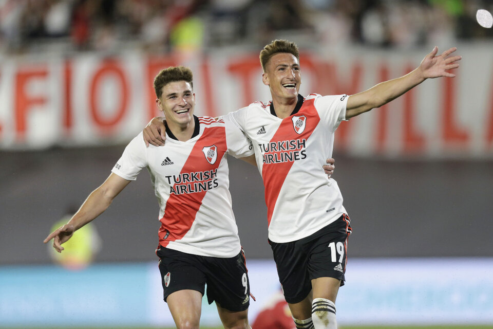 Julián Alvarez y Braian Romero, protagonistas en el segundo y tercer gol (Fuente: Fotobaires)