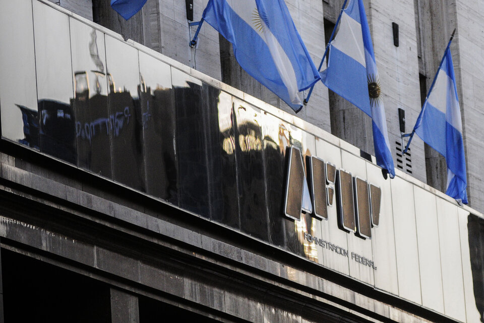 "Las categorías A, B y C dejarán de pagar el componente impositivo de manera permanente", afirmó Mercedes Marcó Del Pont, titular de la AFIP. (Fuente: Alejandro Leiva)