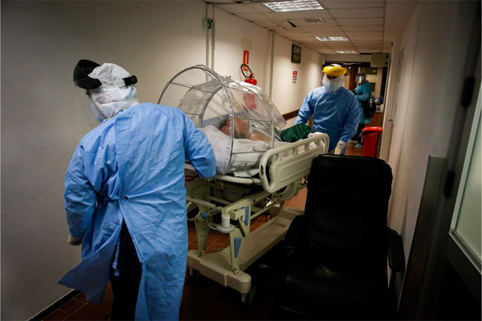 La OMS advirtió que "se están llevando a cabo estudios epidemiológicos y en laboratorio" para establecer si el AY.4.2 es más contagioso o reduce los anticuerpos. (Fuente: EFE)