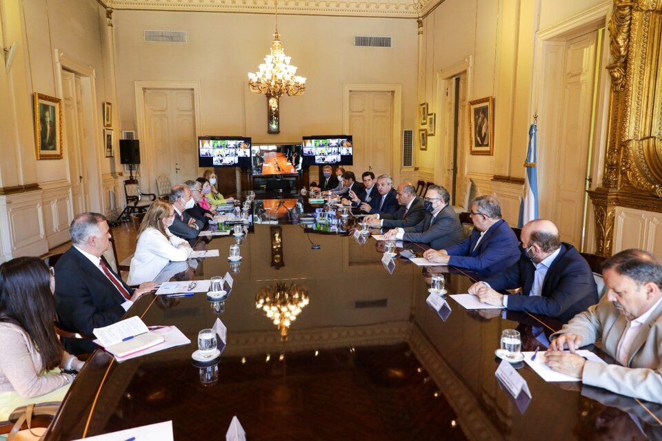 Encuentro de gobernadores con el Presidente en el Salón Eva Perón, Casa de Gobierno.
