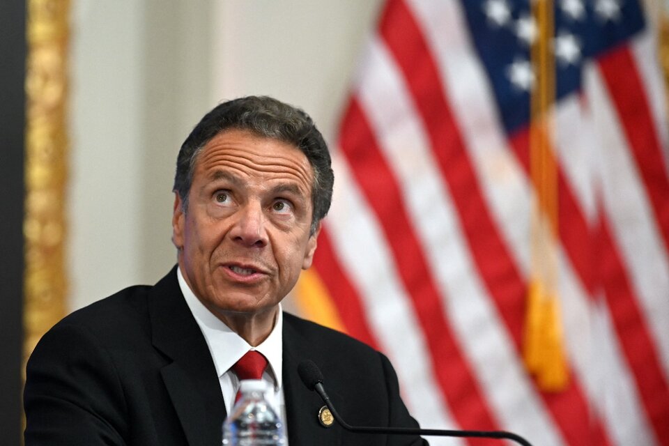 Cuomo se renunció después de que la fiscal general del estado de Nueva York revelara, el 3 de agosto pasado, que había acosado sexualmente a 11 mujeres, actuales y antiguas funcionarias. (Fuente: AFP)