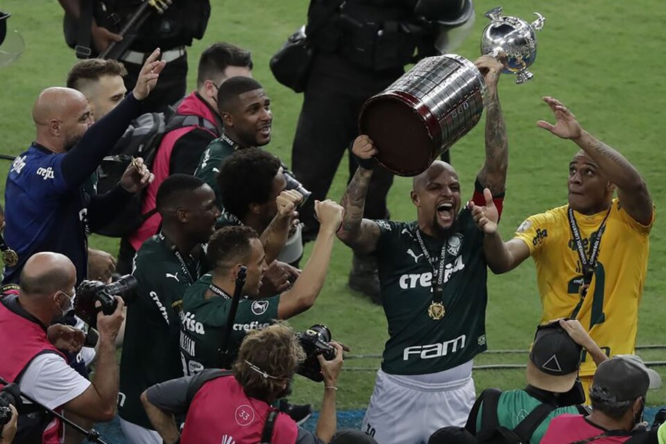 Felipe Melo levantó la Copa Libertadores en 2020 (Fuente: AFP)