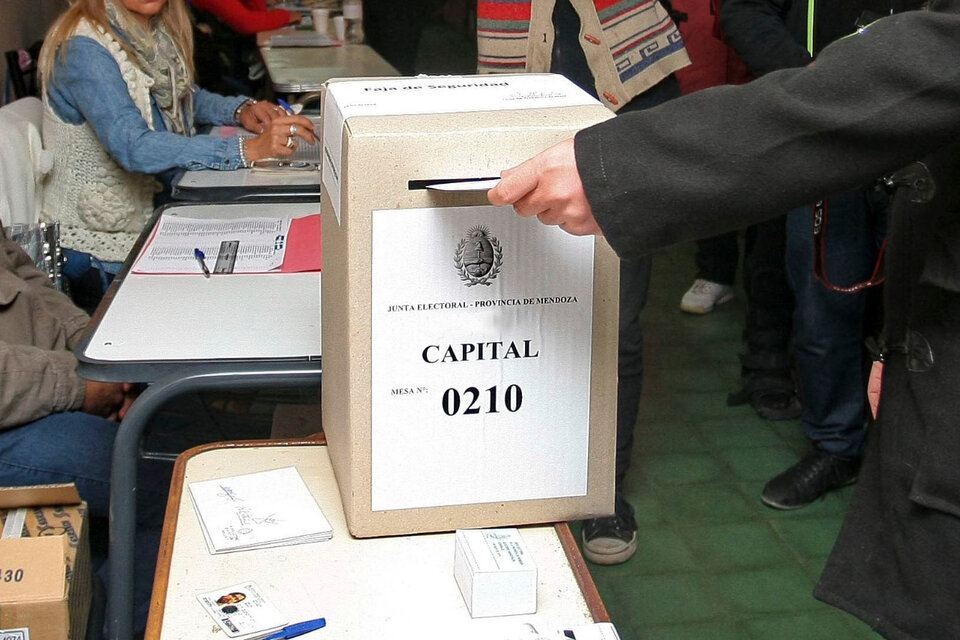 En las elecciones 2021 de Mendoza se vota para renovar senadores y diputados. (Fuente: NA)